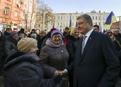 Порошенко в Харькове: Президент поздравил «Турбоатом» с юбилеем и перерезал ленточку на здании филармонии (ФОТО)