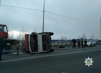 ДТП: пьяный водила перевернулся на неуправляемом грузовике (ФОТО)