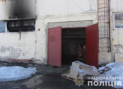Полицейские Харькова устанавливают обстоятельства поджога двух цехов в Слободском районе (ФОТО)