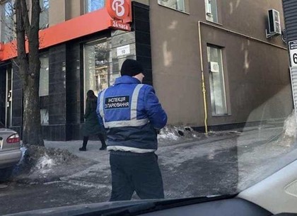 Инспекторы по паркованию на улицах Харькова (ФОТО)