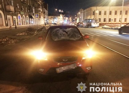 Автомобиль сбил девушку и парня на Московском проспекте