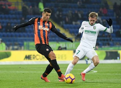 Донецкий «Шахтер» не почувствовал проблем в домашнем матче в Харькове