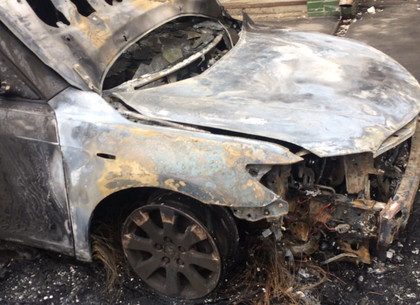 Ночью на Салтовке сгорела Toyota Camry (ФОТО)
