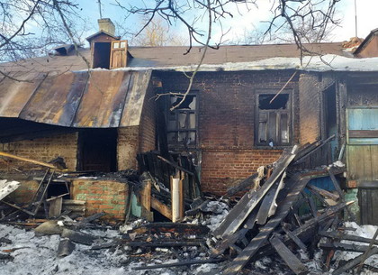 Дергачевский район: спасатели ликвидировали пожар в жилом доме барачного типа