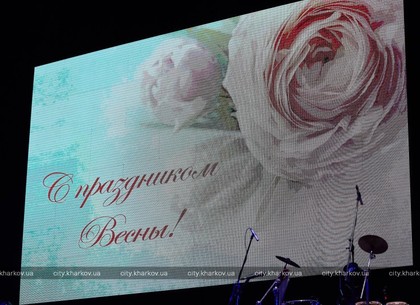 Спасибо вам от имени всех мужчин, – Геннадий Кернес поздравил женщин Киевского района с праздником весны