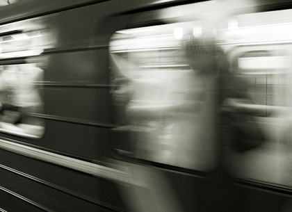 Конфликт в вагоне метро: выгнали женщину-попрошайку (ВИДЕО)