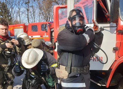 Спасатели Харькова тренируются тушить пожары в зданиях администраций районов города (ФОТО)