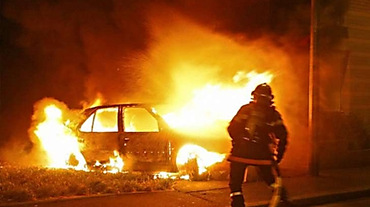 «Оpen fire party»  гасили пожарники на автоцистернах под многоэтажкой на Салтовке (ФОТО)