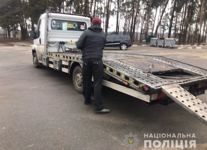 В Харькове мужчина похитил легковушку с помощью эвакуатора