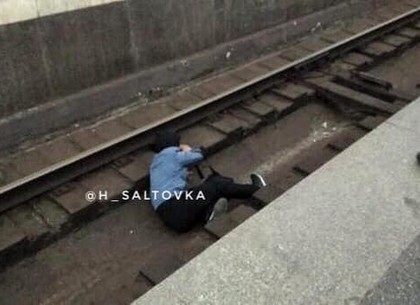 В метро на рельсы упал мужчина (Обновлено, комментарий полиции)