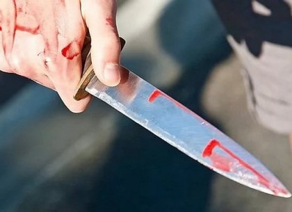 Кровавый рассвет: мужчина ударил старушку ножом в шею из-за 500 гривен