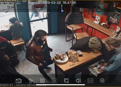 Двое неизвестных ограбили кофейню в центре Харькова (ВИДЕО, ФОТО)