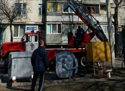 В Харькове спасли двух детей, которые закрылись на балконе седьмого этажа (ФОТО)