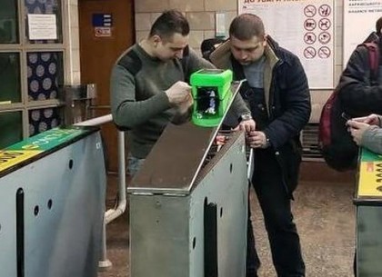 E-ticket работает уже на шести станциях Харьковского метрополитена