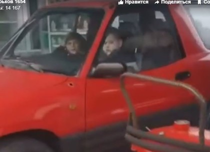 В Харькове ребенок за рулем «евробляхы» приехал на АЗС -  Полиция начала проверку