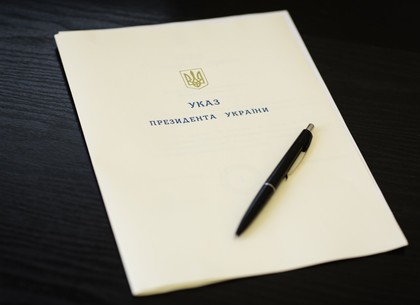 Президент Порошенко отметил стипендиями работников образования Харькова