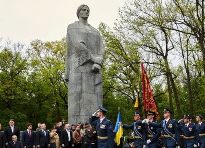 Харьков готовится к Пасхе и майским праздникам