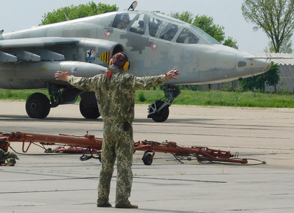 Харьковских курсантов «ставят на крыло» в условиях боевого применения вблизи зоны ООС (ФОТО)