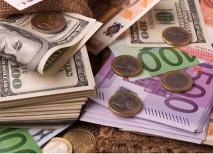 Курс евро отпустили а доллар застолбили – межбанку подбросили валюты
