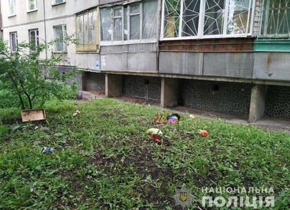 На Салтовке ребенок выпал из окна: подробности от полиции (ФОТО)