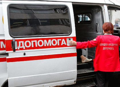 34-летний житель харьковского пригорода вызвал медиков и побил их.