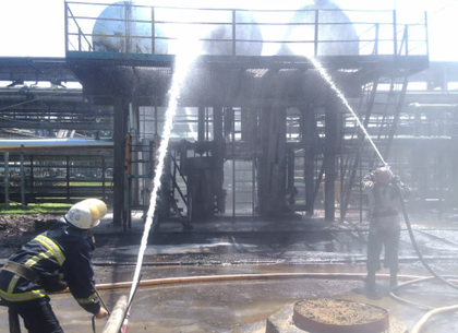 36 спасателей тушили пожар на нефтебазе