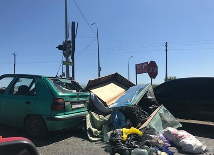 На выезде из Харькова в сторону Липцев произошло тройное ДТП с прицепом (ВИДЕО, ФОТО)