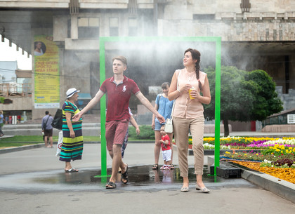 В саду Шевченко установили арку с искусственным туманом (ФОТО)