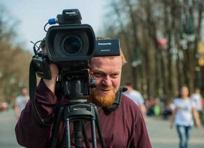 Нападение на журналистов в Харькове: Следователи нашли злоумышленника, который отобрал у пострадавшего оператора камеру
