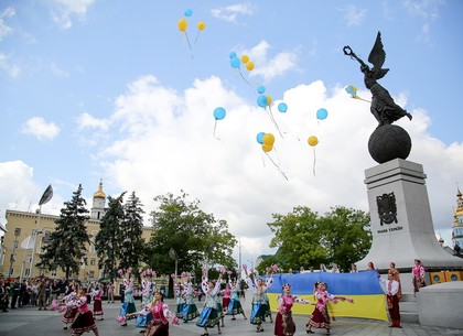 Как в Харькове отмечают День Конституции (ФОТО)
