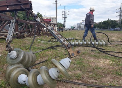 Энергетики ликвидируют последствия падения электроопоры на Московском проспекте (ФОТО)