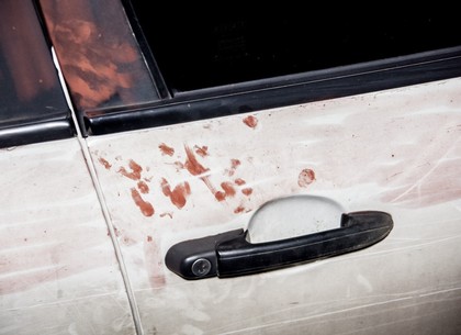 Копы ищут опасного преступника: разбойник с ножом напал на пожилого таксиста