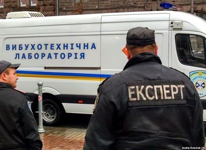 В Харькове искали взрывчатку на стадионе и в подземке (ФОТО)