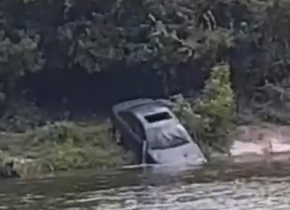 Экстремалы на Купала утопили авто на Алексеевском водохранилище (ВИДЕО)