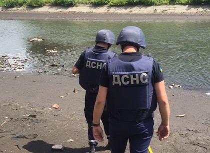 На берегу еще одной харьковской реки нашли боевую гранату (ФОТО)