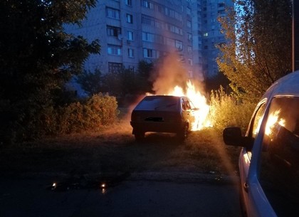 Три автомобиля горели ночью в разных районах Харькова и области (ФОТО)