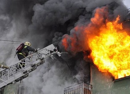 На пожаре погиб 1 человек и полсотни было эвакуировано
