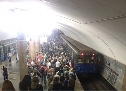 В харьковском метро оперативно заменили вышедший из строя состав (ФОТО)