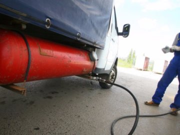 Раз газ подешевел - Кабмин ввел спецпошлины на импорт дизтоплива и автогаза (ИНФОГРАФИКА)