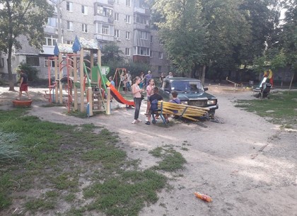 Пьяный водитель разнес детскую площадку (ВИДЕО, ФОТО)
