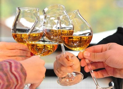 Верховный суд перестал считать выпивку  благом - бизнесменам разрешили не платить налоги за алкоголь