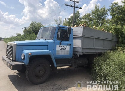 Машину с  безымянными дровами задержали под Харьковом (ФОТО)