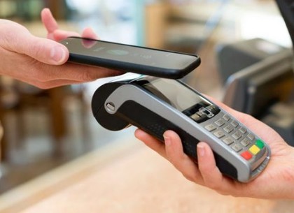 Расчет на кассе с мобильного имеет свою цену  - деньги харьковчан  начали зависать в «электронных» банках из-за перехода на IBAN