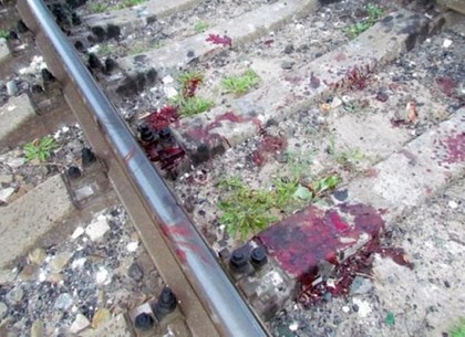 Кровь на рельсах: поезд погубил пожилую женщину