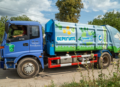 В Харькове появились мусоровозы с экологической агитацией (ФОТО)