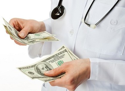 Харьковских врачей переучат и переведут на «медицинский подряд» чтобы повысить зарплату