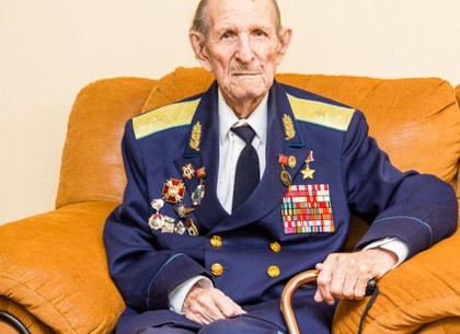 Героя войны Михаила Карпеева поздравили с Днем освобождения Харькова
