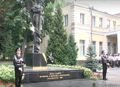Харьковские полицейские почтили память погибших на службе коллег (ФОТО, ВИДЕО)