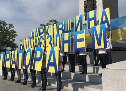 Геннадий Кернес поздравил харьковчан с Днем освобождения Харькова и Днем флага Украины