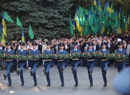 На Мемориале Славы почтили память освободителей Харькова (ФОТО)